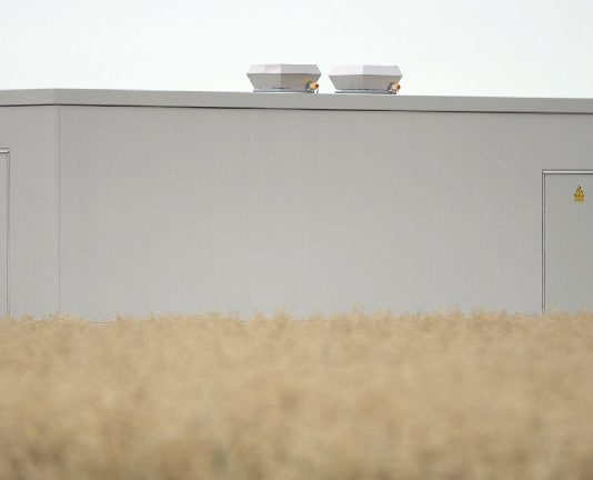 First direct current distribution station in Europe Het eerste gelijkstroom verdeelstation.